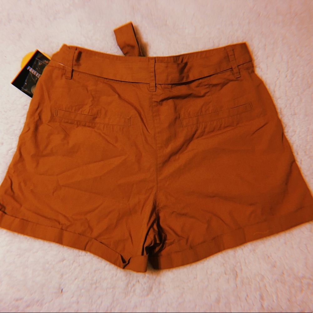 NEW 🌞SUMMER🌞SHORTS - Picture 2 of 6